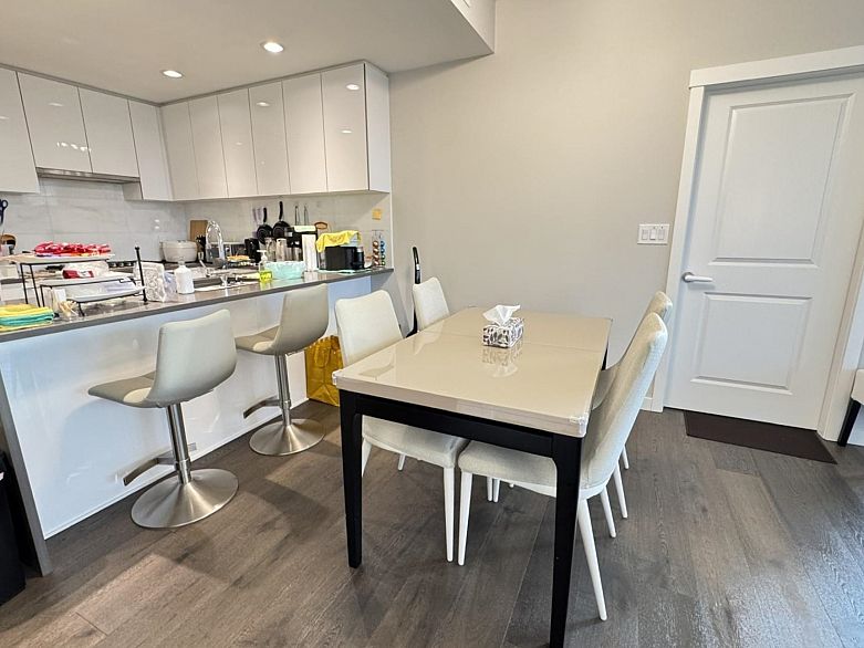 501 3487 Binning Road