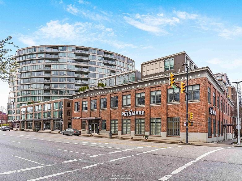 704 445 W 2nd Avenue