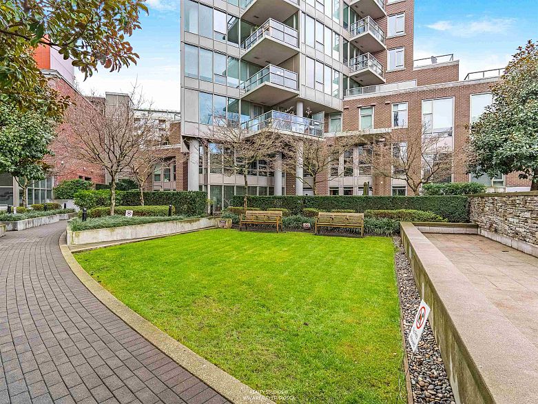 704 445 W 2nd Avenue