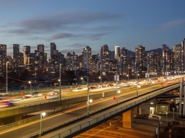 704 445 W 2nd Avenue