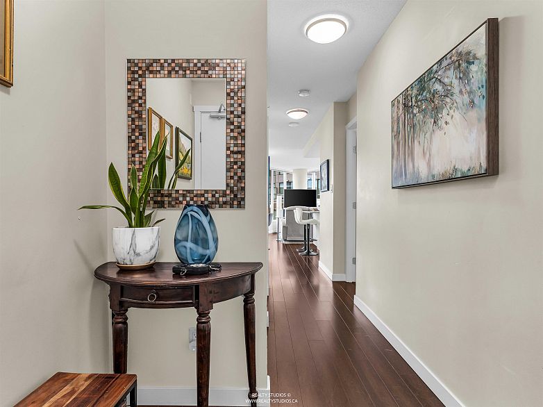 704 445 W 2nd Avenue