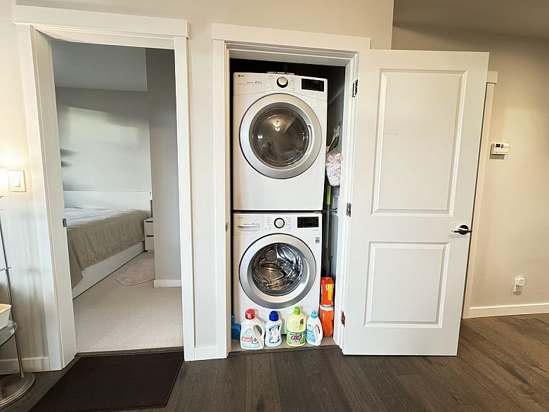 501 3487 Binning Road