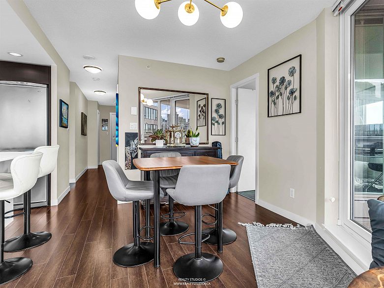 704 445 W 2nd Avenue