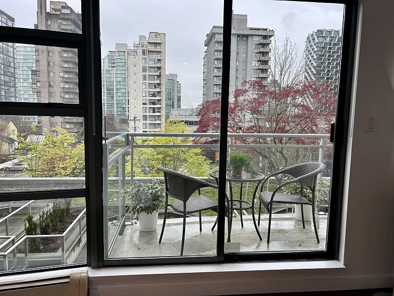 308 1688 Robson Street