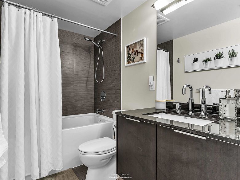 704 445 W 2nd Avenue