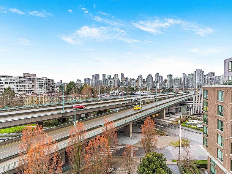 704 445 W 2nd Avenue