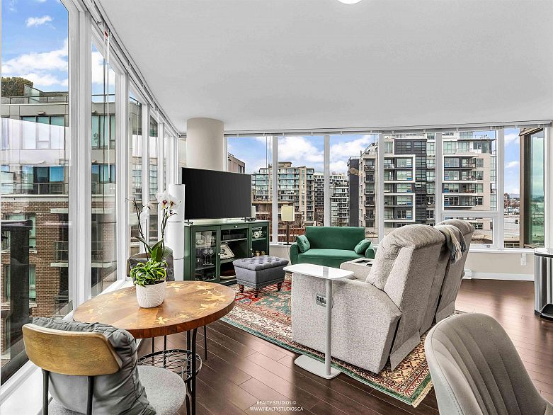 704 445 W 2nd Avenue