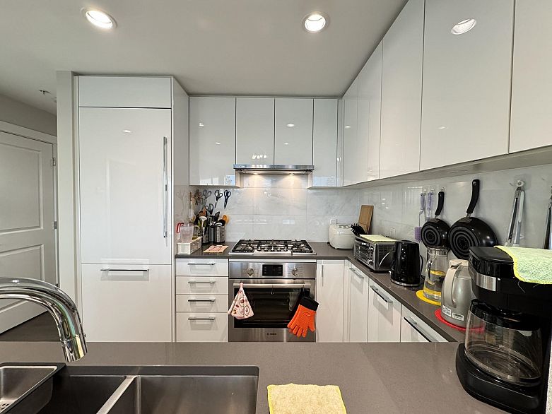 501 3487 Binning Road