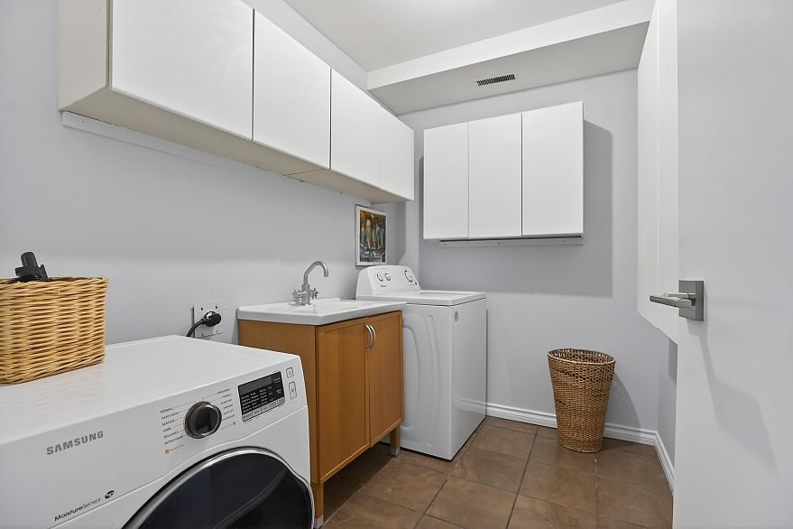 8489 Nanaimo Street