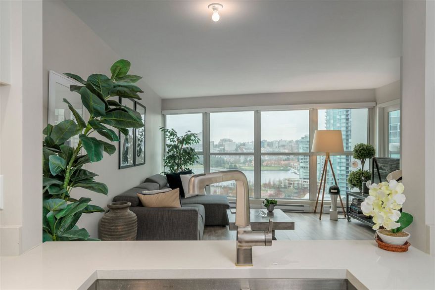 1404 1323 Homer Street