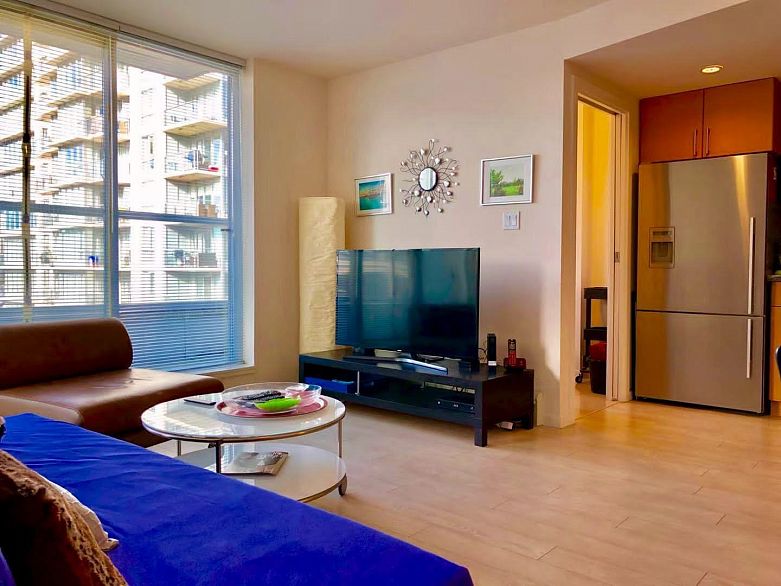 613 1887 Crowe Street