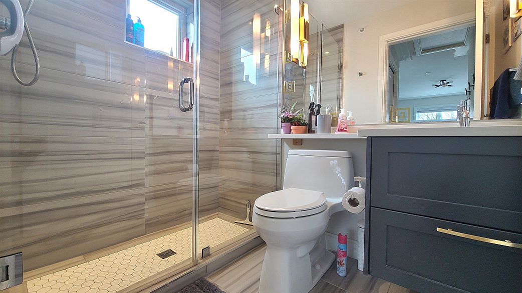 901 E Broadway Street