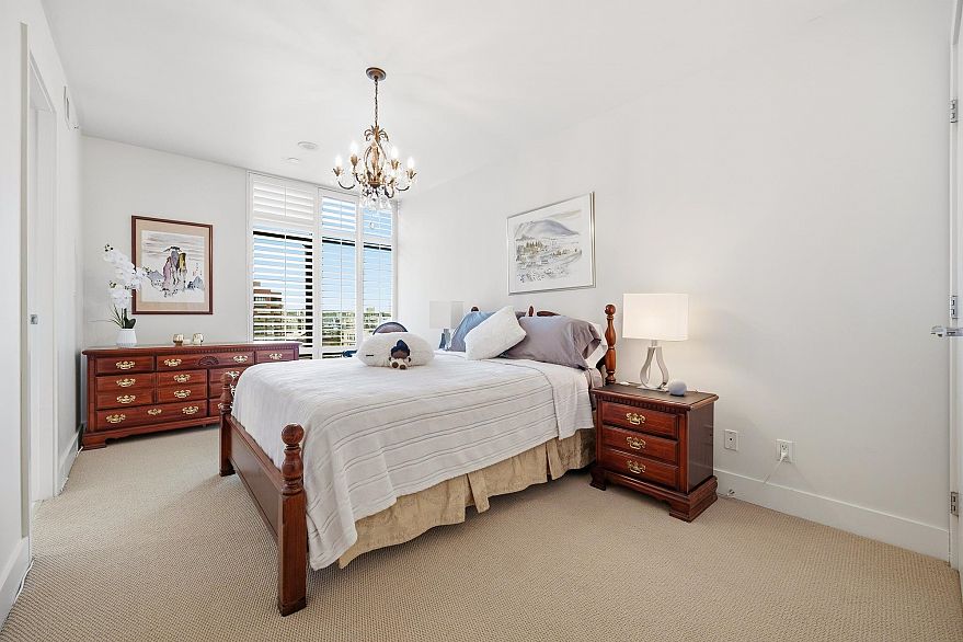 1602 1863 Alberni Street