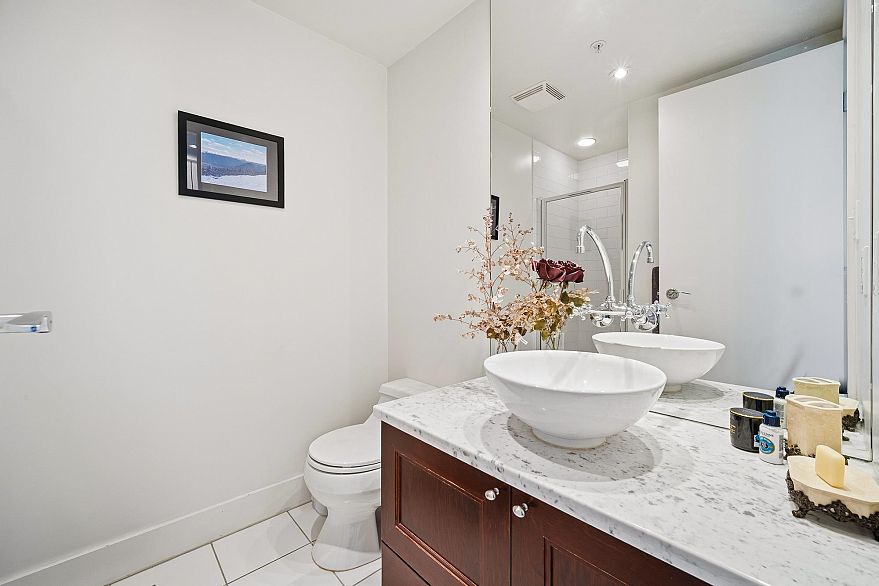 1602 1863 Alberni Street