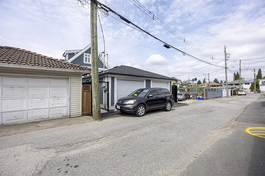 1 5808 Lanark Street