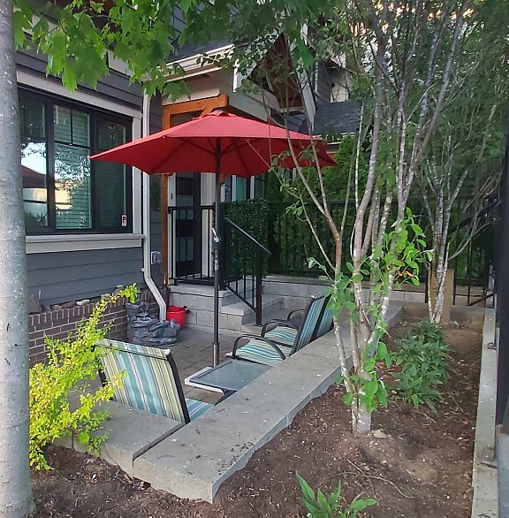 901 E Broadway Street