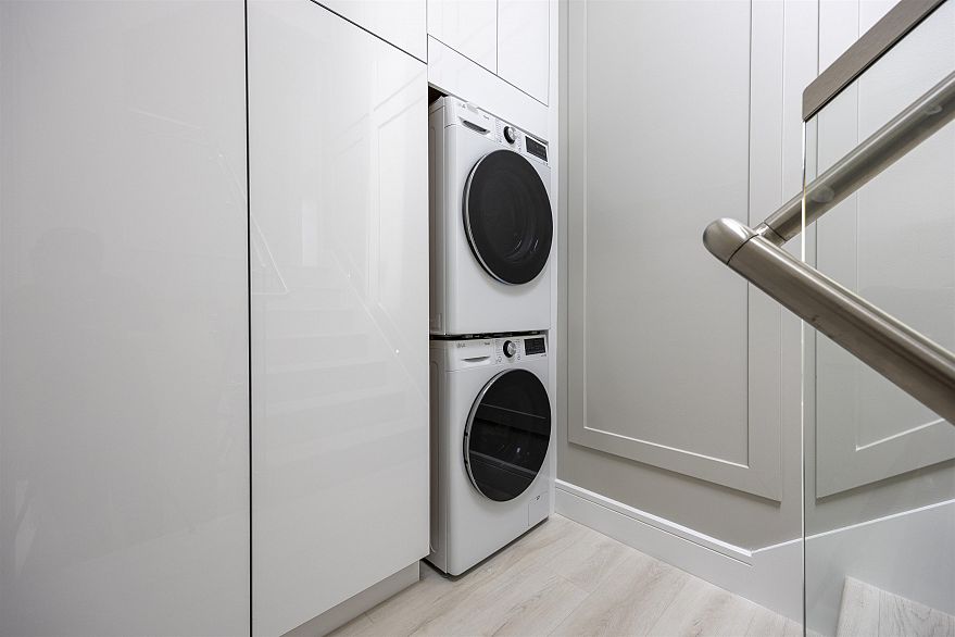 2 5808 Lanark Street