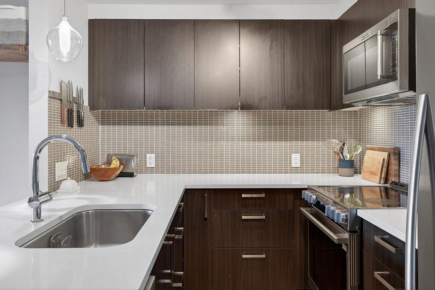 413 2477 Carolina Street