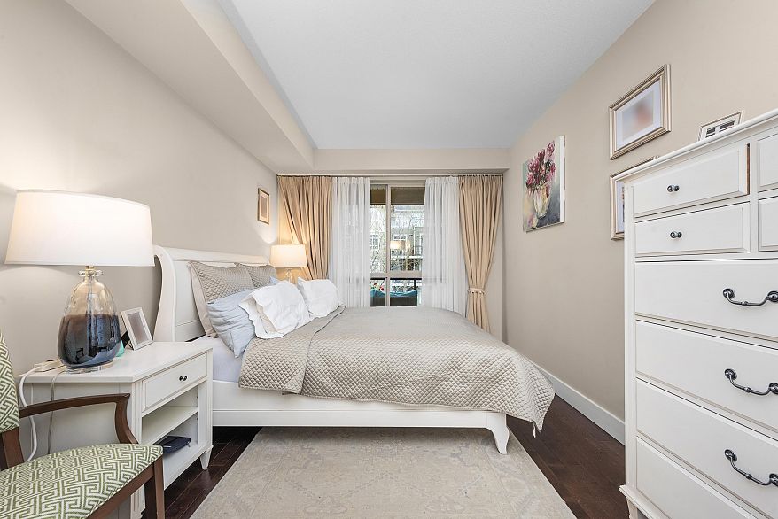 202 6268 Eagles Drive