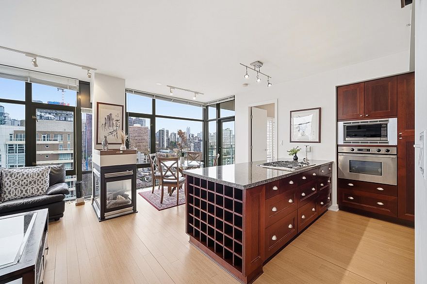 1602 1863 Alberni Street