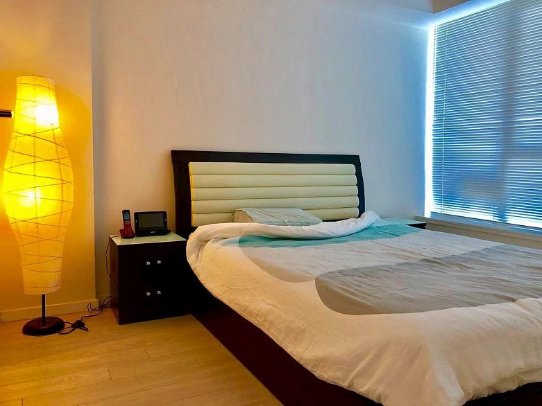 613 1887 Crowe Street