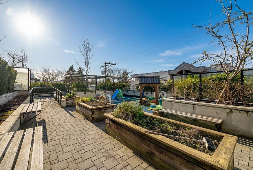 413 2477 Carolina Street