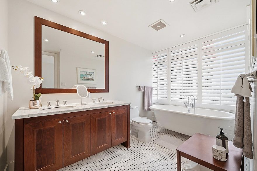 1602 1863 Alberni Street