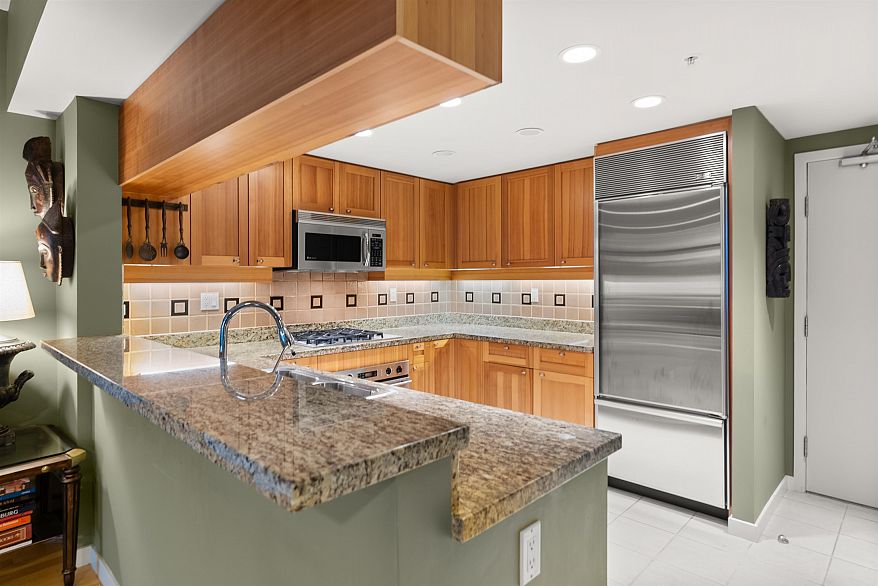 1053 Marinaside Crescent