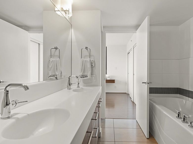 1206 2770 Sophia Street