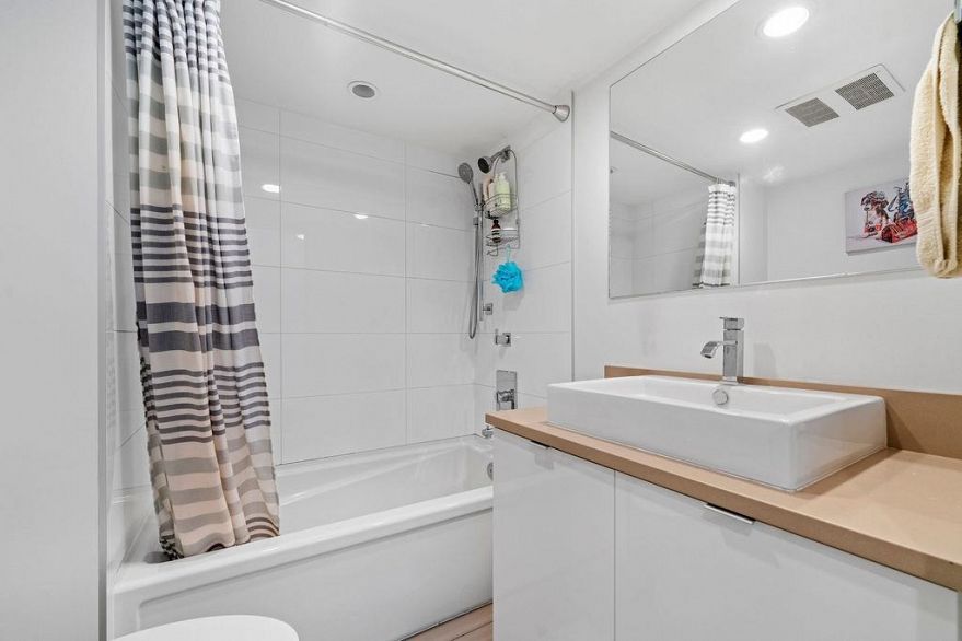 216 455 E 16th Avenue