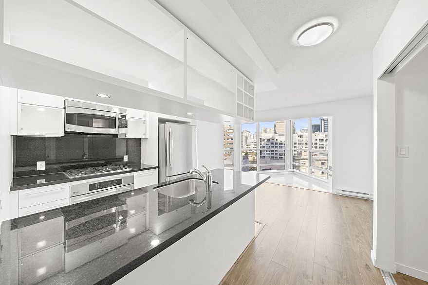 910 833 Seymour Street