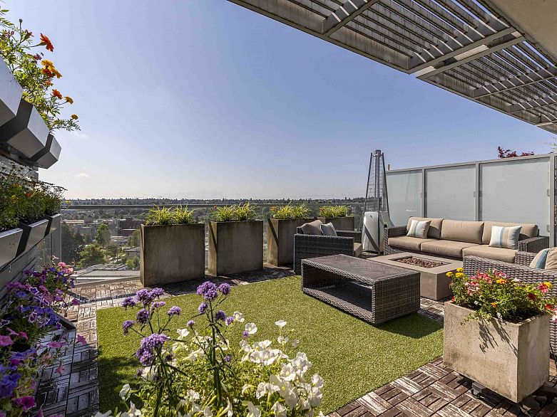 1206 2770 Sophia Street