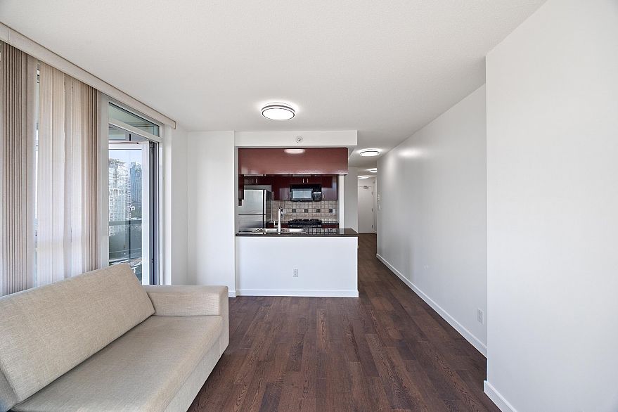 1901 1033 Marinaside Crescent