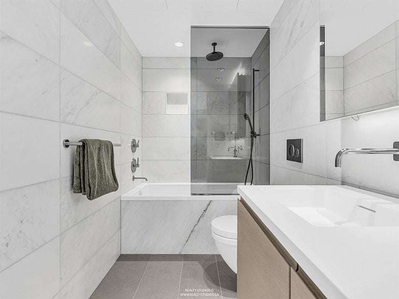 2702 1289 Hornby Street