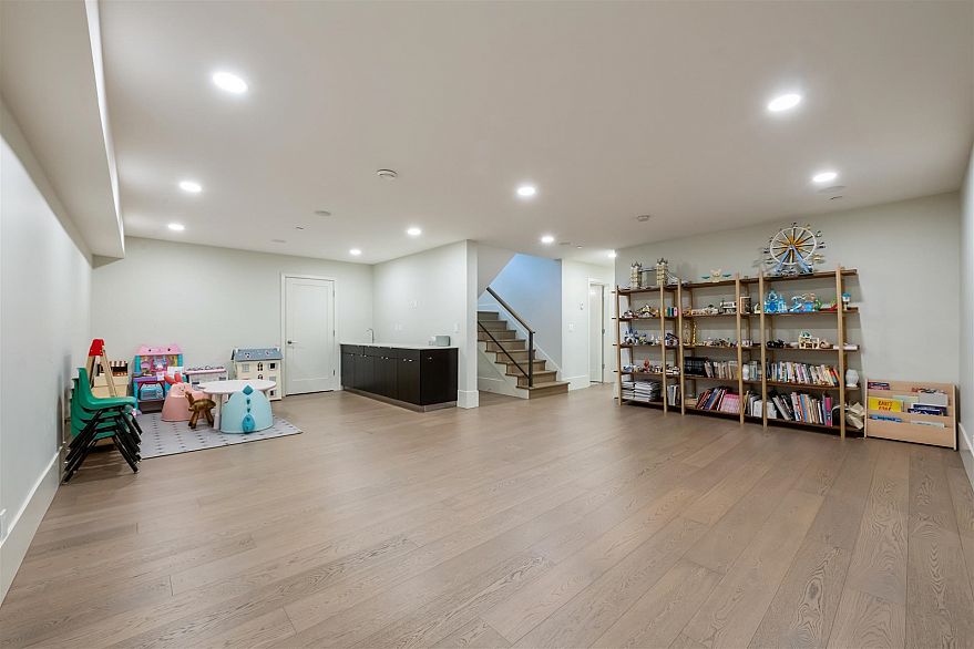 6109 Highbury Street