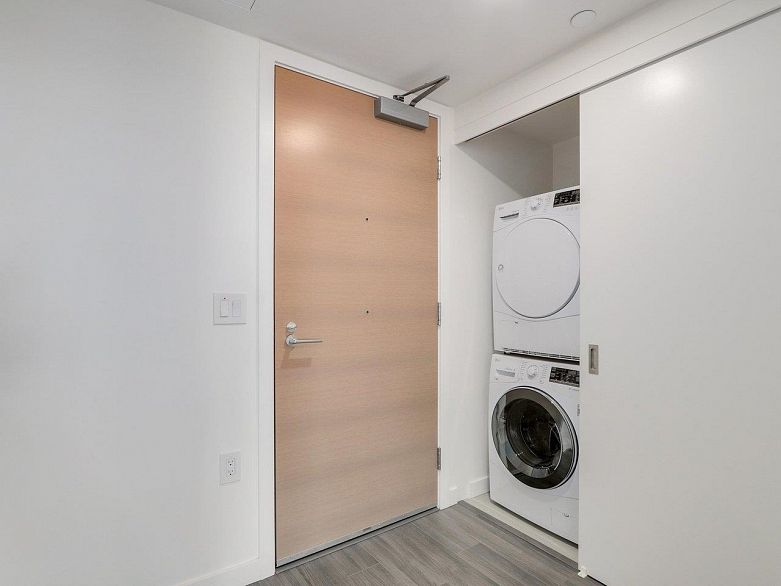 502 210 E 5th Avenue