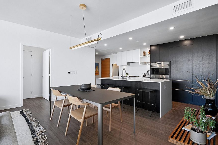 802 210 E 5th Avenue