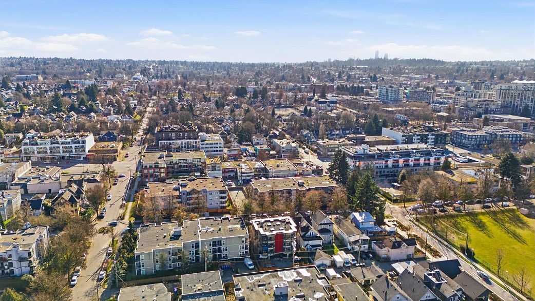 203 555 E 8th Avenue