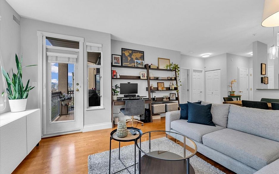 303 2525 Quebec Street