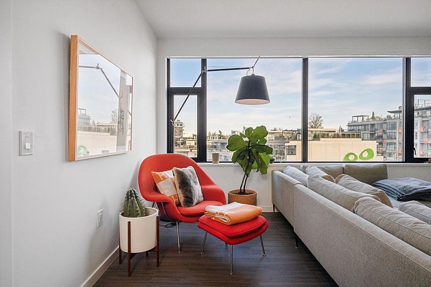 802 210 E 5th Avenue