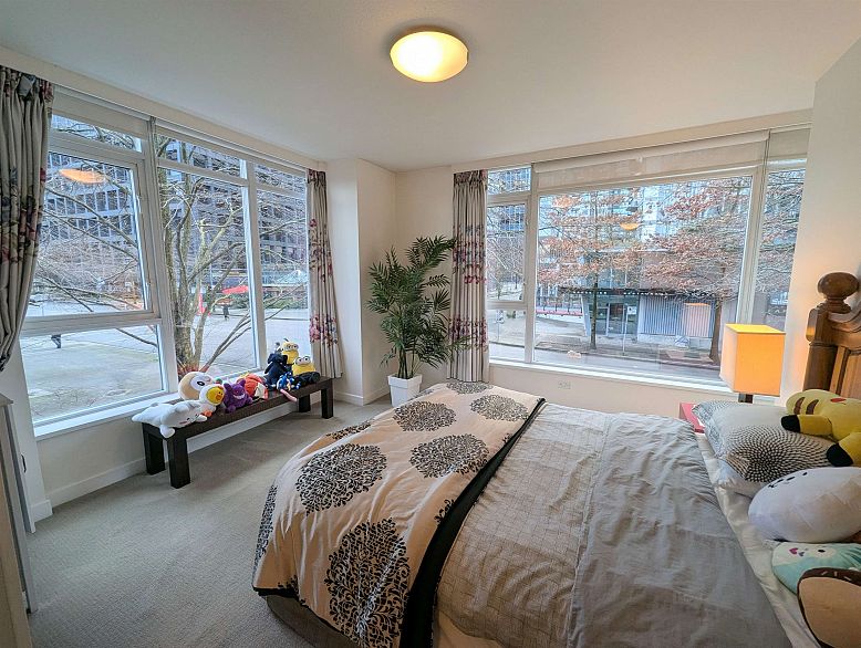 1211 W Cordova
