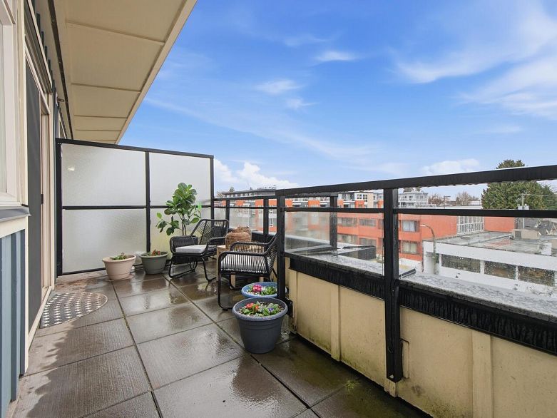 PH6 688 E 17th Avenue