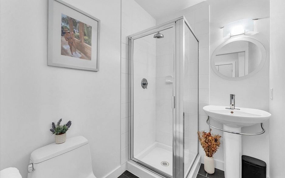 304 205 E 10th Avenue