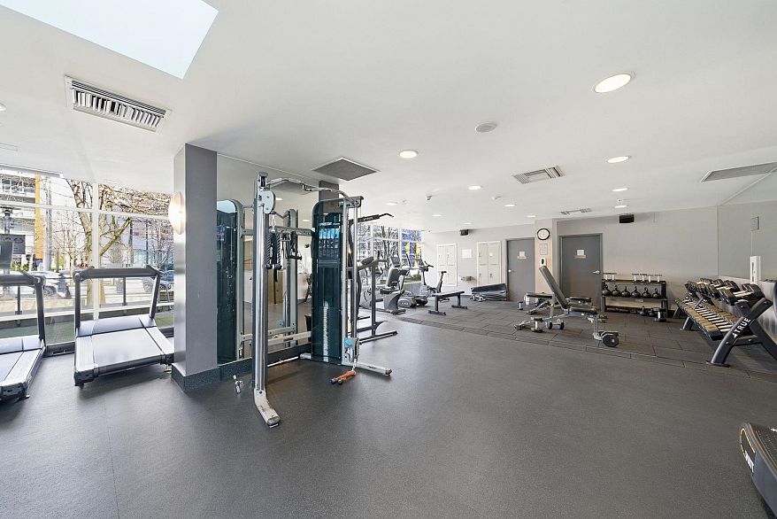 1807 583 Beach Crescent