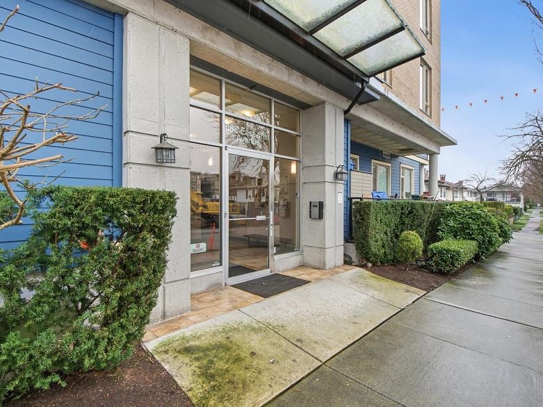 PH6 688 E 17th Avenue