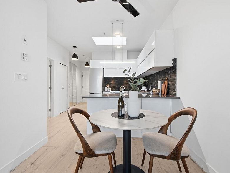 PH6 688 E 17th Avenue