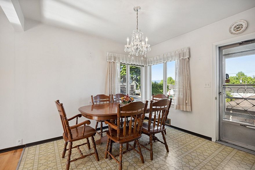 4262 Dumfries Street