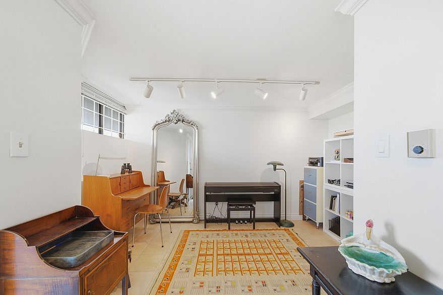 533 666 Leg In Boot Square