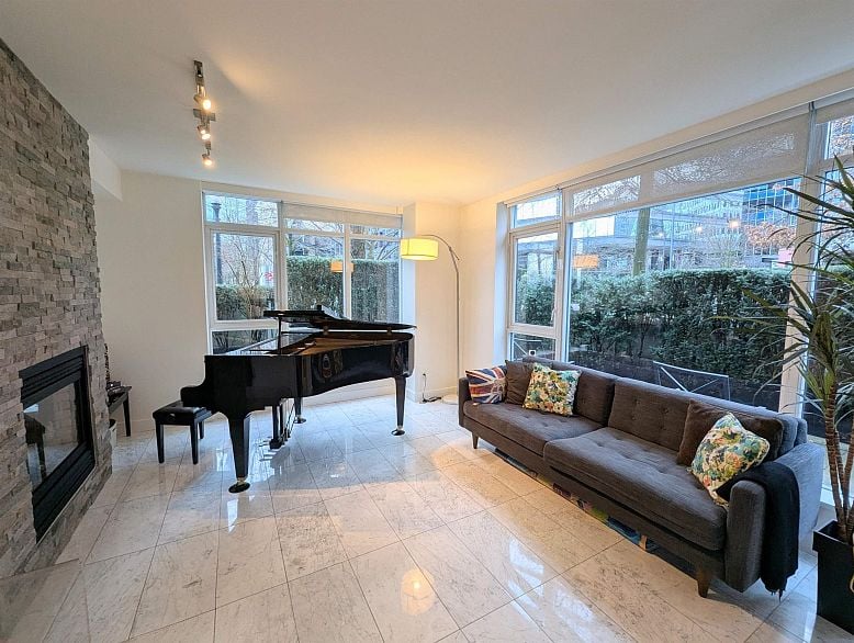 1211 W Cordova