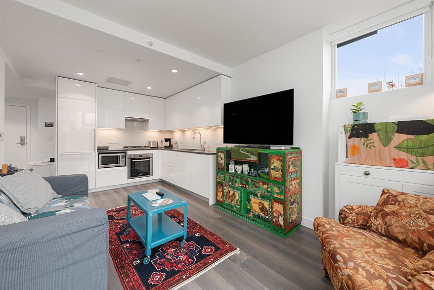 305 8138 Fraser Street